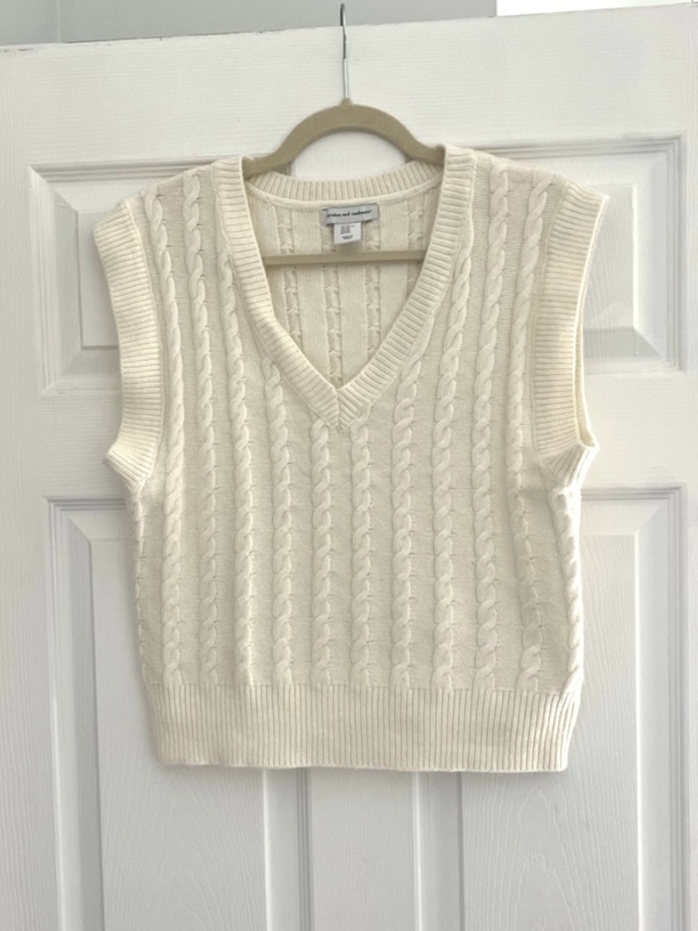 cupcakes & cashmere Cream Ivory Cable-Knit V-Neck Sweater Vest Preppy Academia
